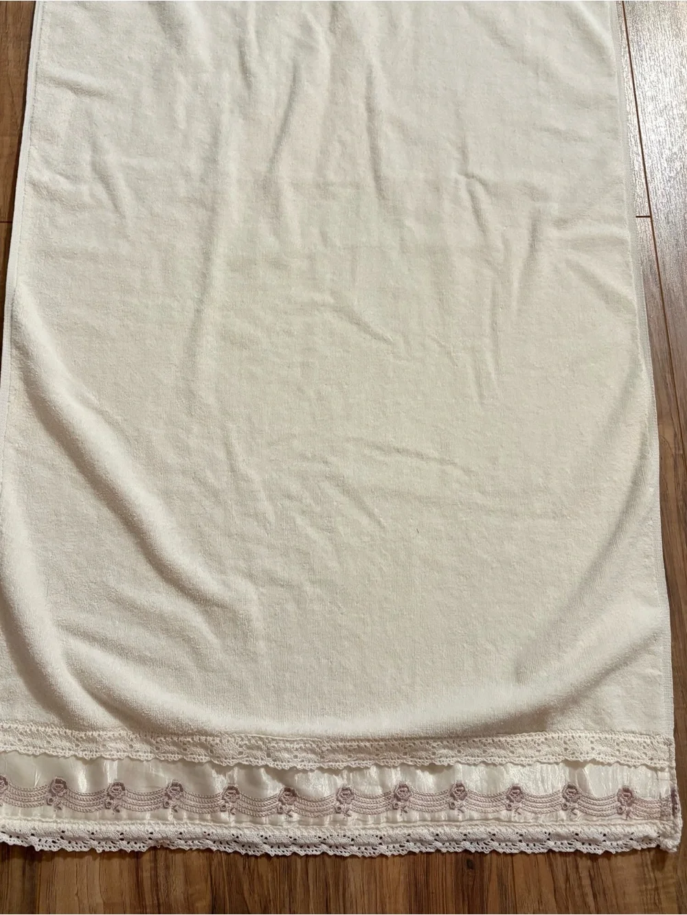 Vintage Avanti Towel Set 2 Piece Cream Pink Lace Satin Trim Cottagecore  1978
